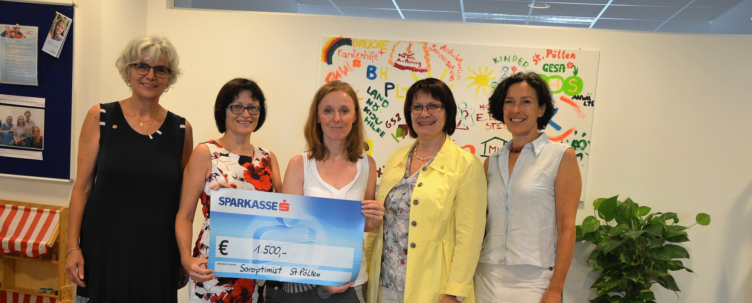 Spendenübergabe an die Möwe